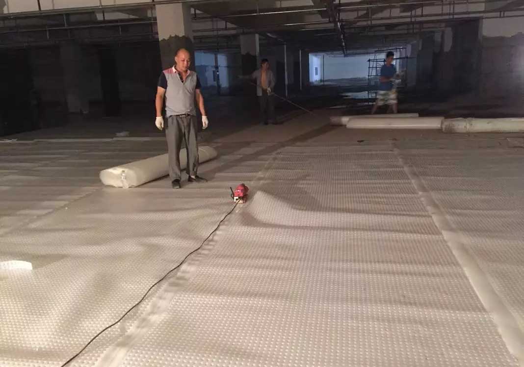 重慶地下車庫排水板施工